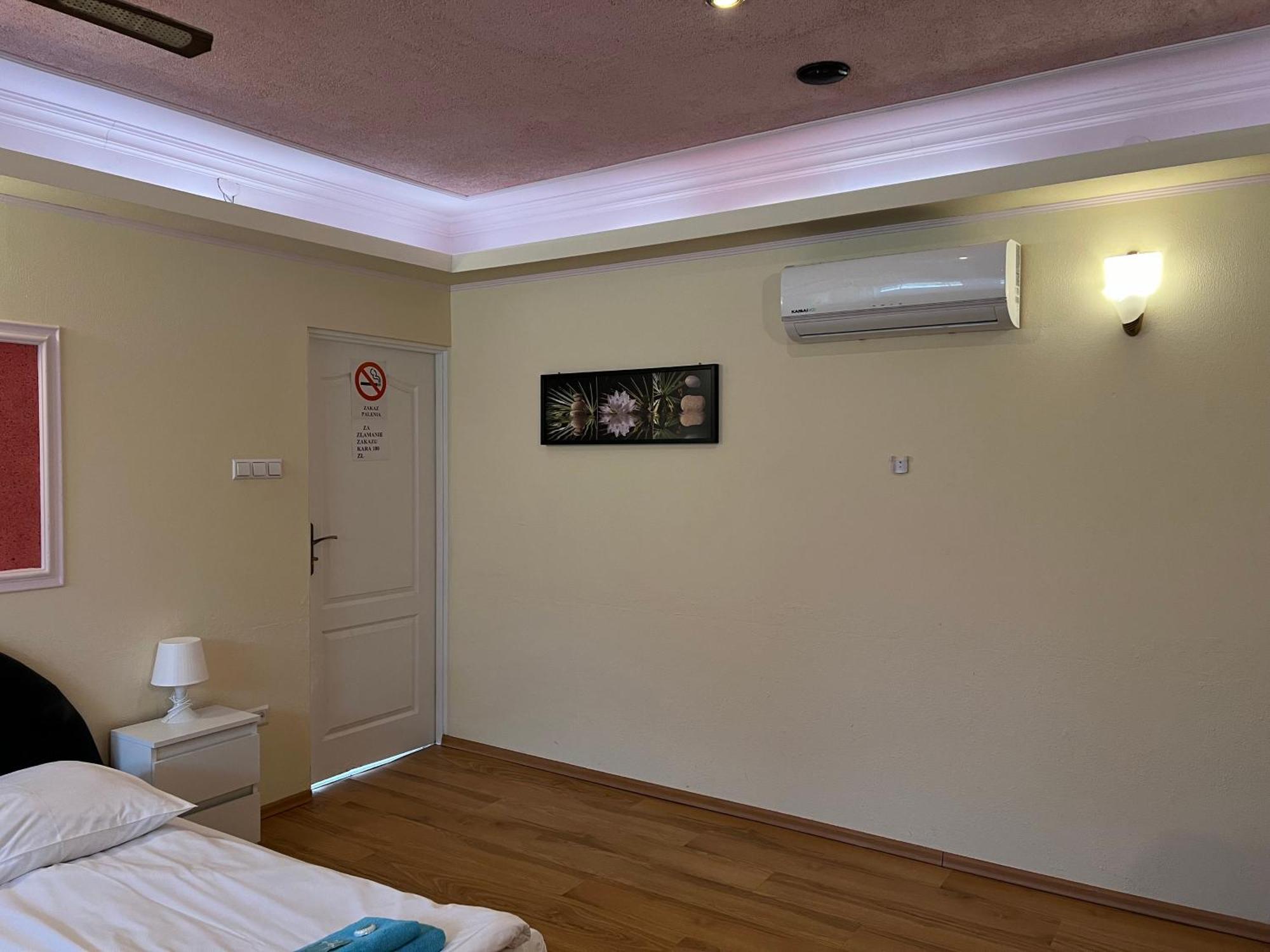 Etna - Hostel -Noclegi Rzeszow Bagian luar foto