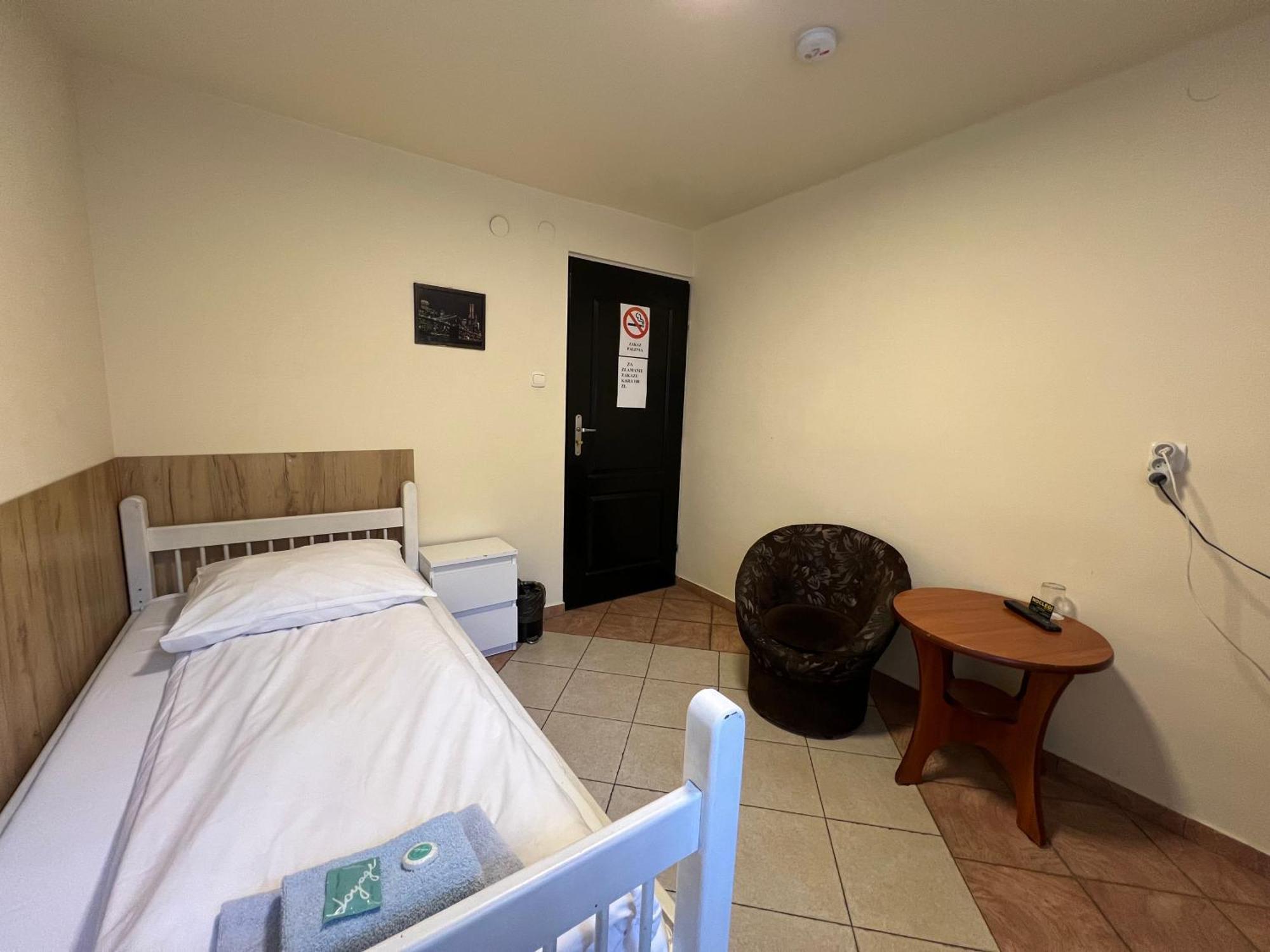 Etna - Hostel -Noclegi Rzeszow Bagian luar foto