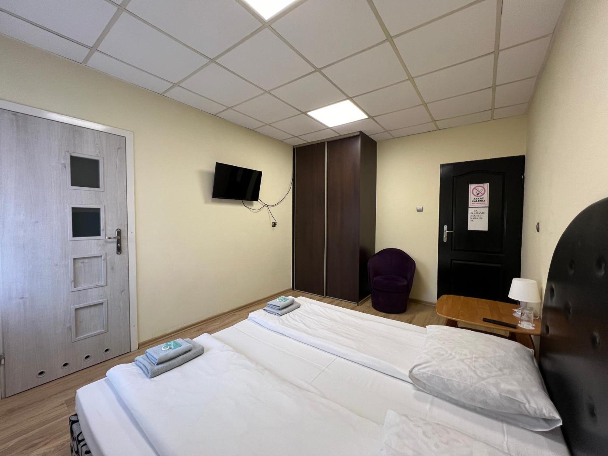 Etna - Hostel -Noclegi Rzeszow Bagian luar foto