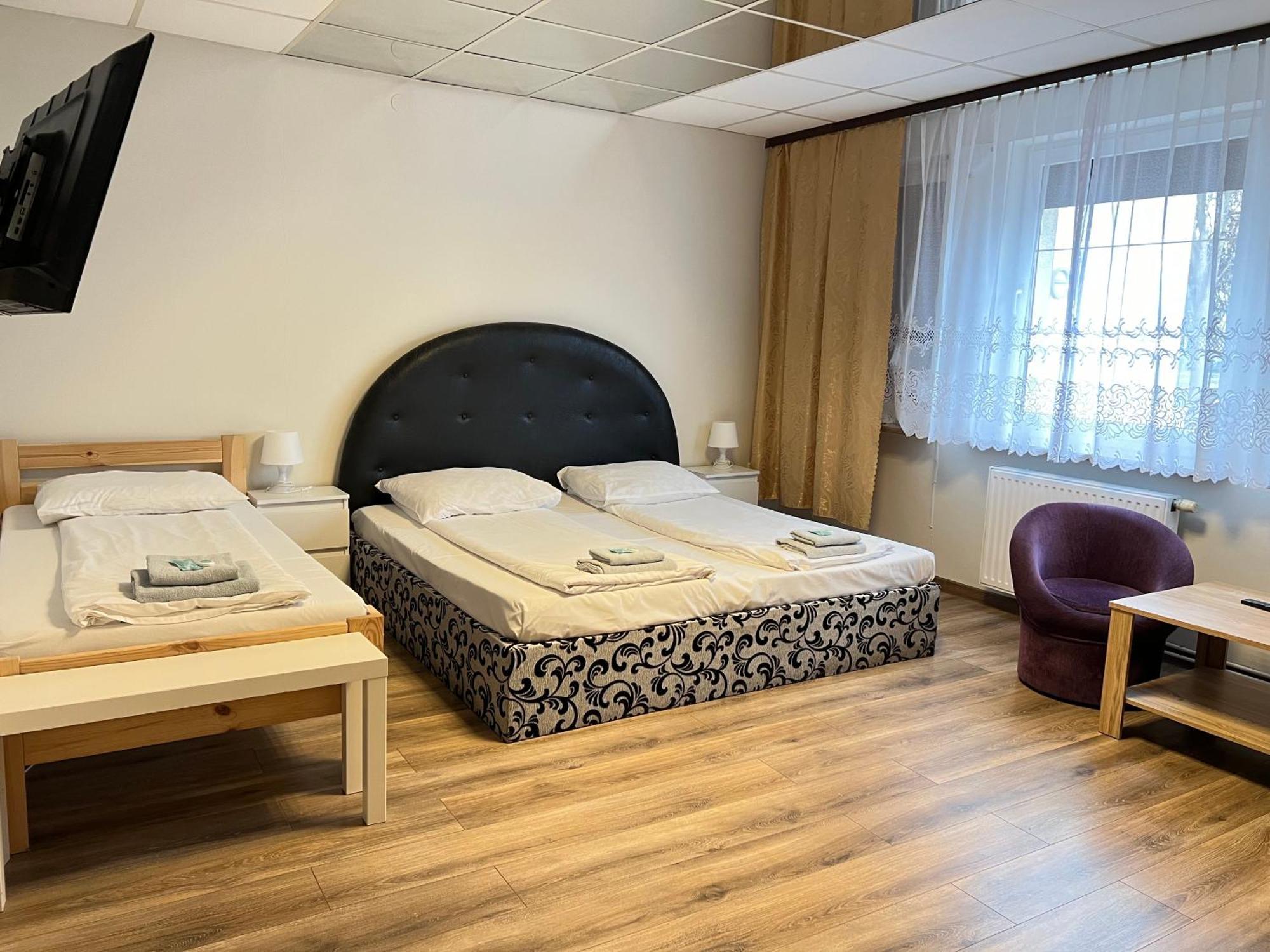 Etna - Hostel -Noclegi Rzeszow Bagian luar foto
