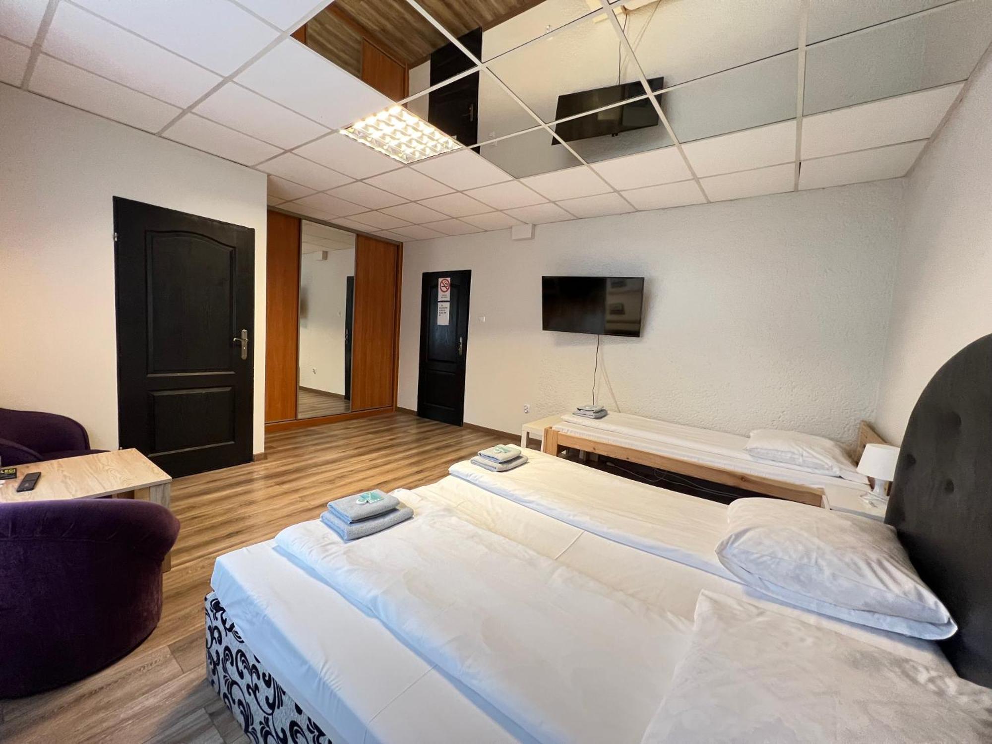 Etna - Hostel -Noclegi Rzeszow Bagian luar foto