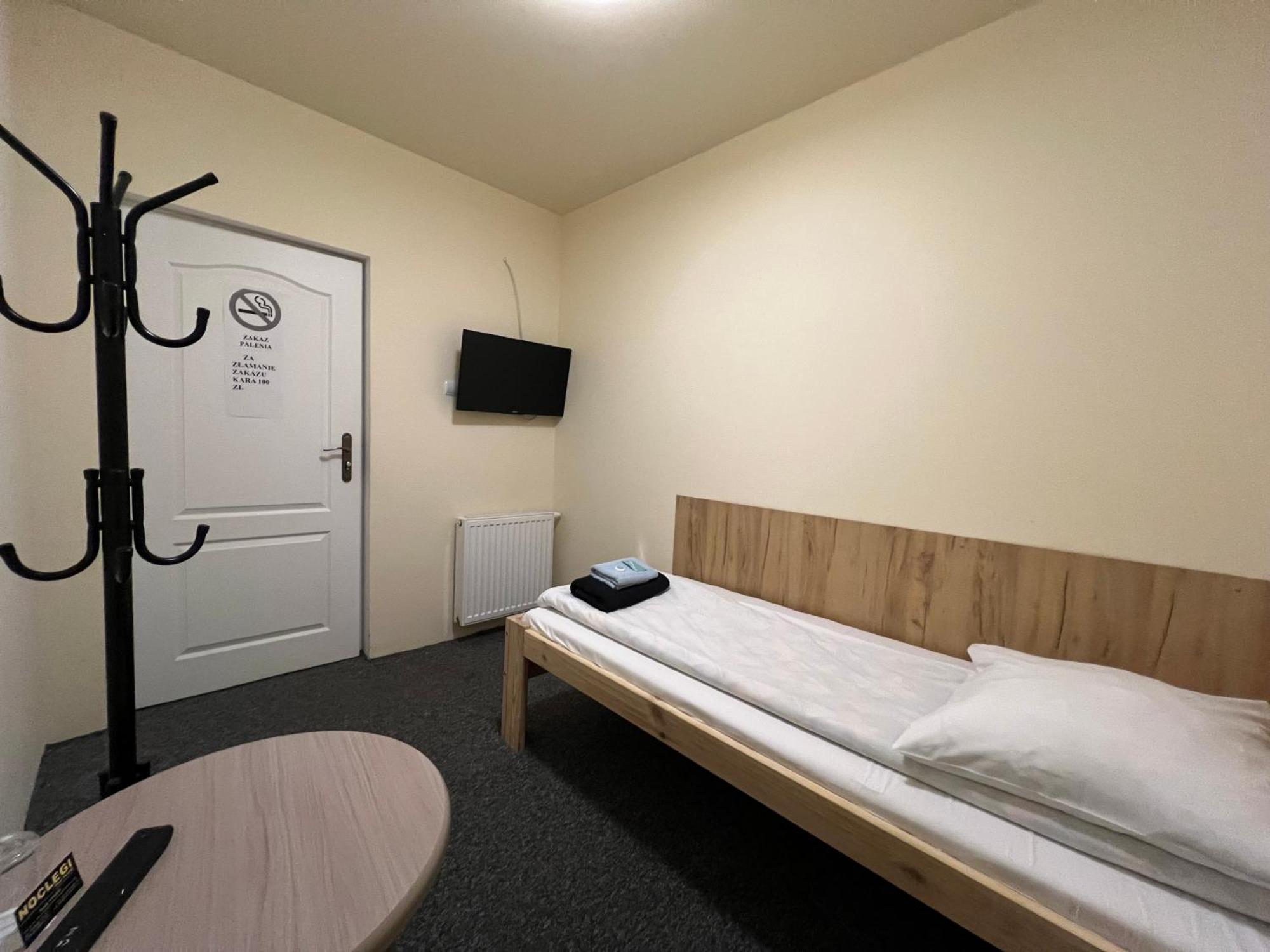 Etna - Hostel -Noclegi Rzeszow Bagian luar foto