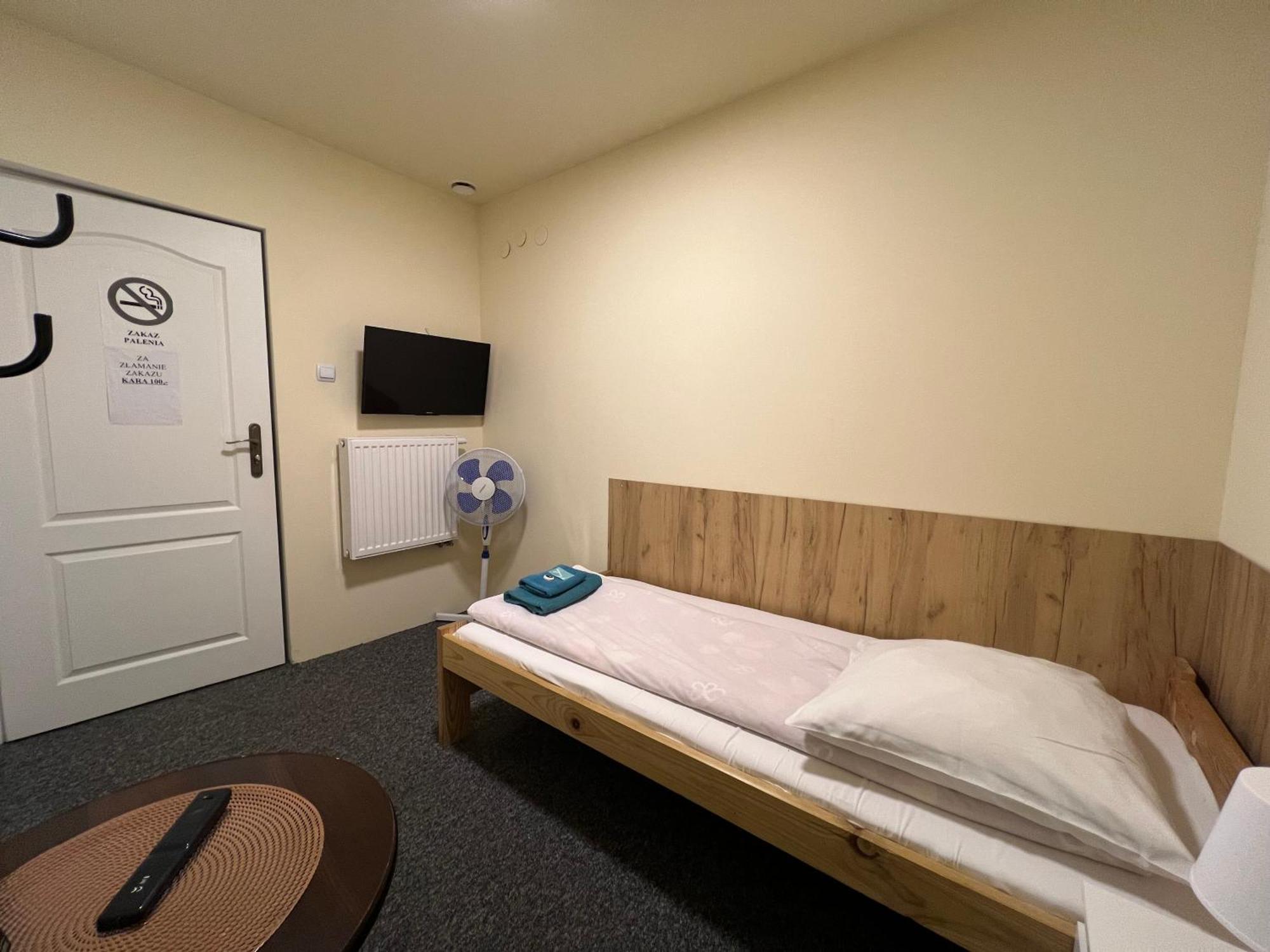 Etna - Hostel -Noclegi Rzeszow Bagian luar foto