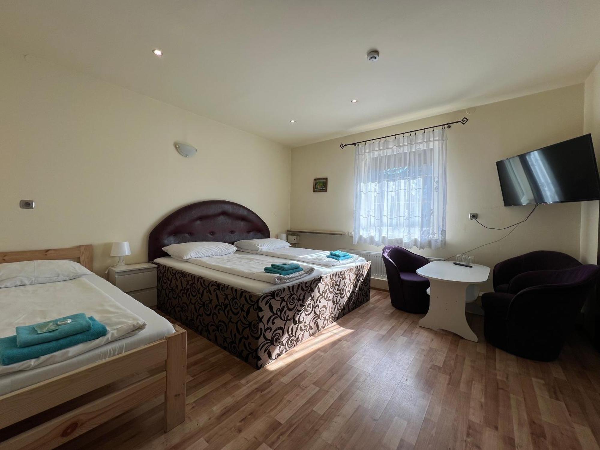 Etna - Hostel -Noclegi Rzeszow Bagian luar foto