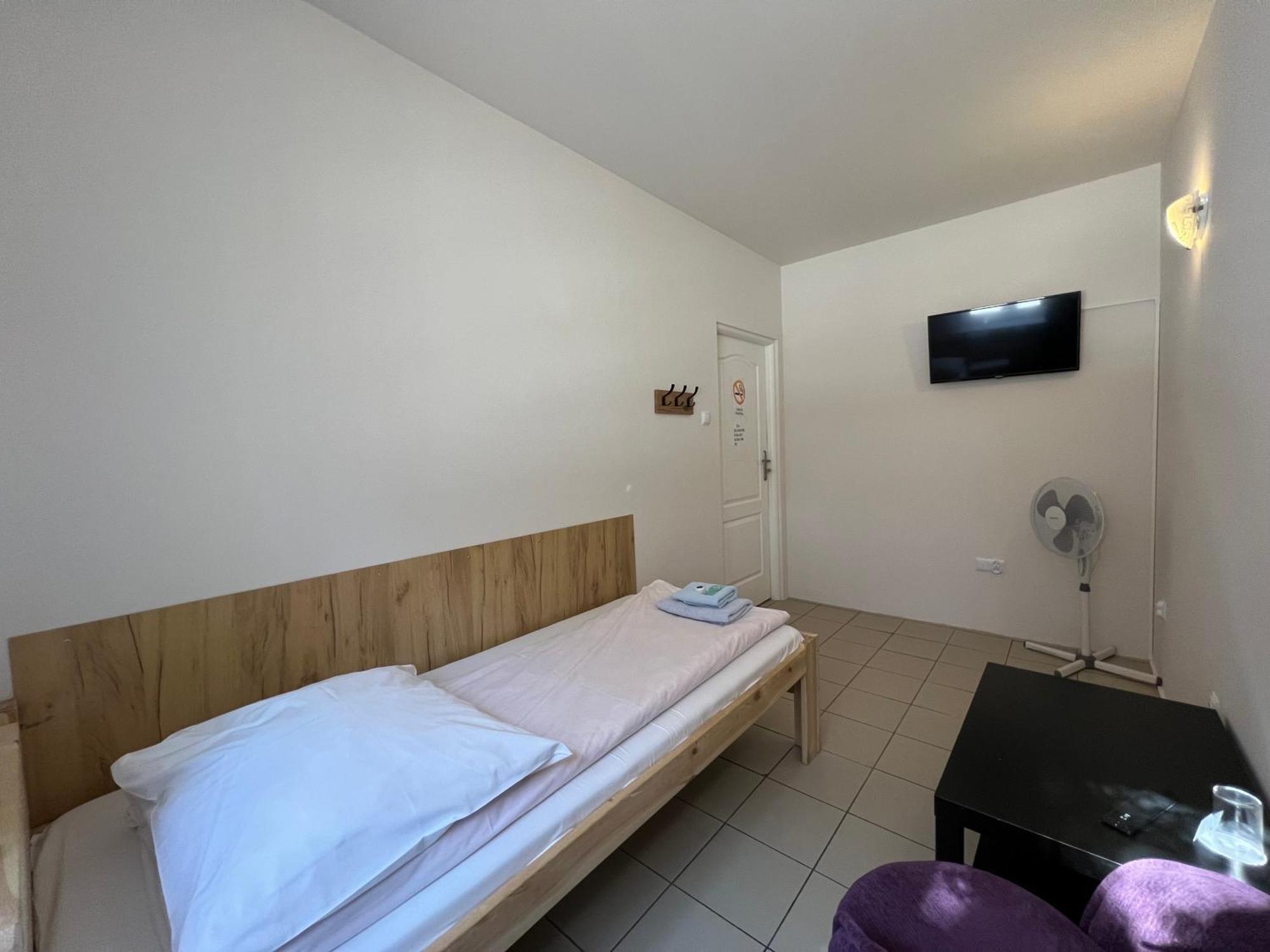 Etna - Hostel -Noclegi Rzeszow Bagian luar foto