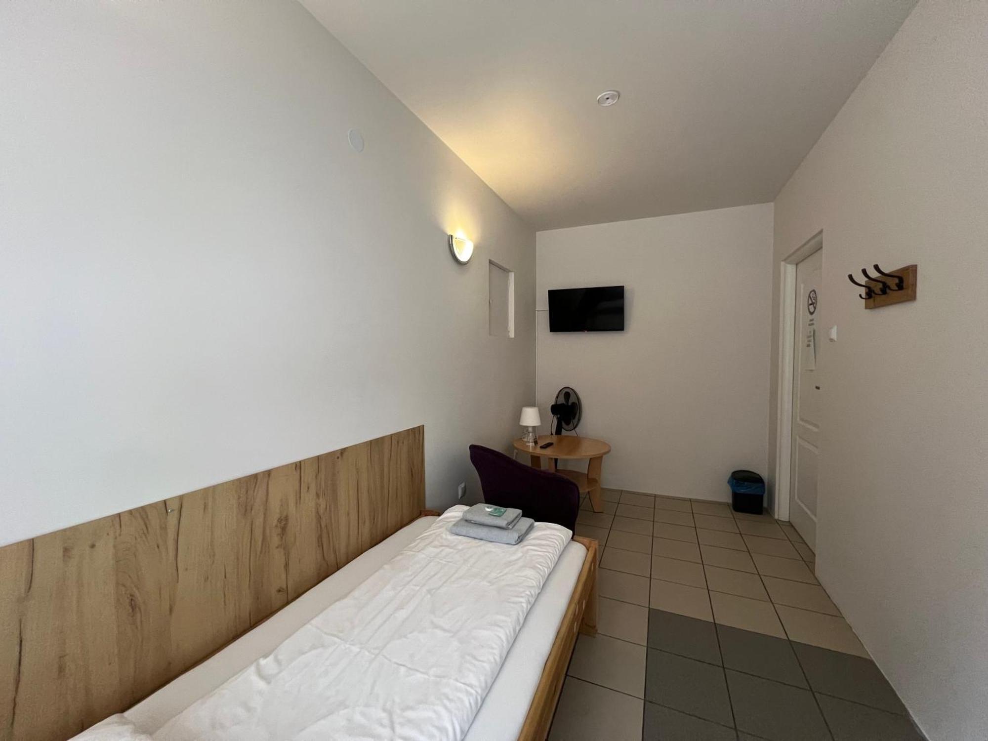 Etna - Hostel -Noclegi Rzeszow Bagian luar foto