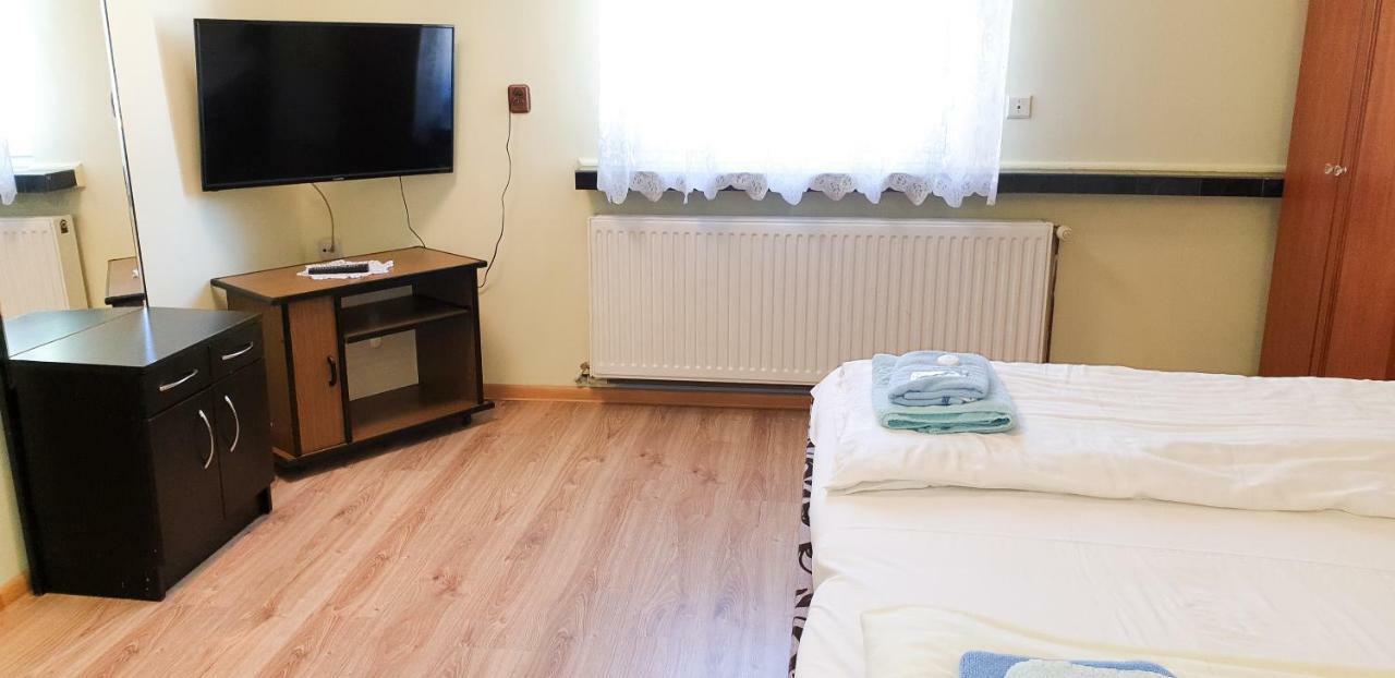 Etna - Hostel -Noclegi Rzeszow Bagian luar foto