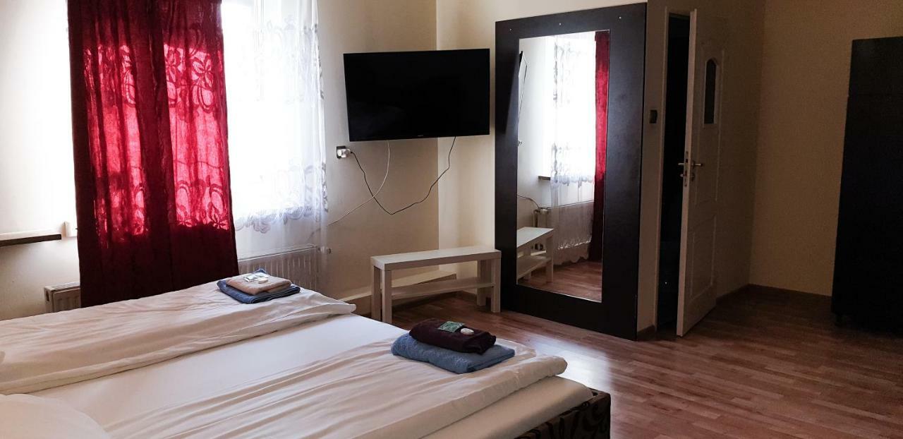Etna - Hostel -Noclegi Rzeszow Bagian luar foto